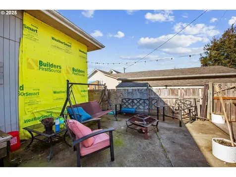 2671 Sheridan Avenue North Bend OR 97459