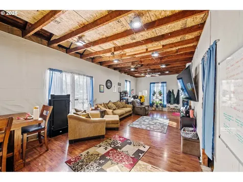 2671 Sheridan Avenue North Bend OR 97459