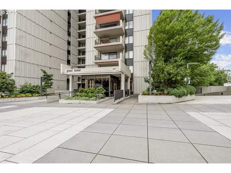 2221 SW 1st Avenue Portland OR 97201