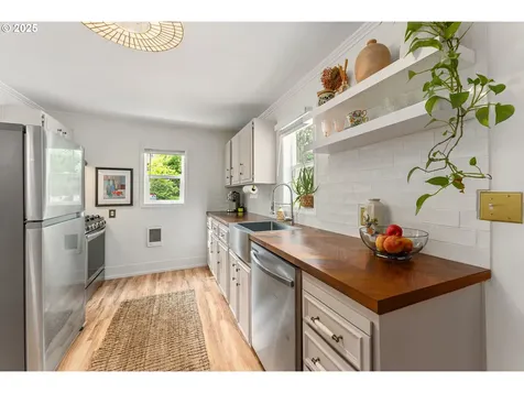 4995 SW Nevada Court Portland OR 97219