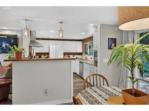 390 Hunington Avenue Eugene OR 97405