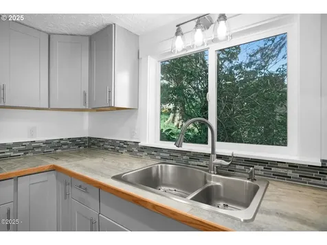 1842 NE 19th Street Lincoln City OR 97367