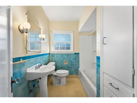 107 E 35th Street Vancouver WA 98663