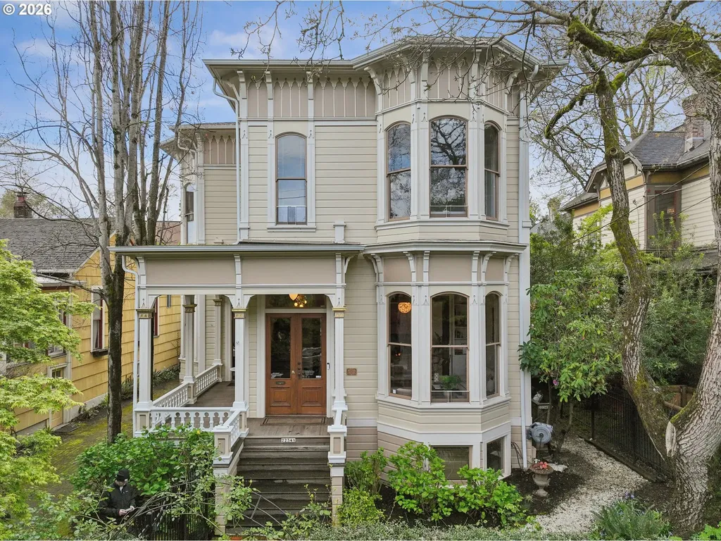 2234 NW Johnson Street Portland OR 97210