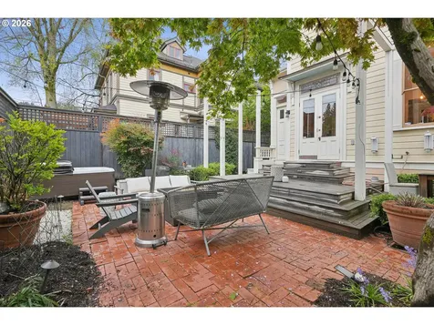 2234 NW Johnson Street Portland OR 97210