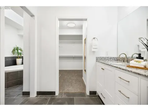 4937 SW Humphrey Park Road Portland OR 97221