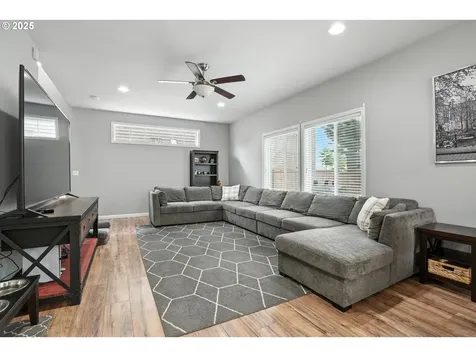 2137 N Q Street Washougal WA 98671