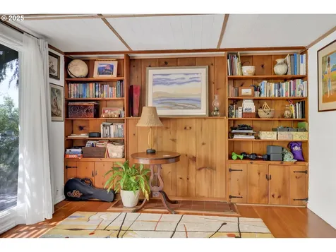 2695 Kincaid Street Eugene OR 97405