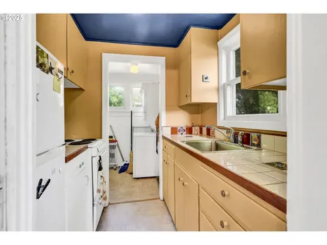 2695 Kincaid Street Eugene OR 97405