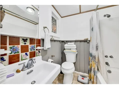 2695 Kincaid Street Eugene OR 97405
