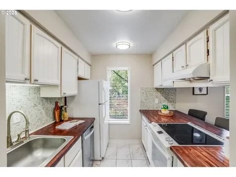 4610 Lower Drive Lake Oswego OR 97035