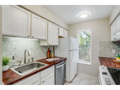 4610 Lower Drive Lake Oswego OR 97035