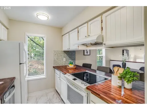 4610 Lower Drive Lake Oswego OR 97035