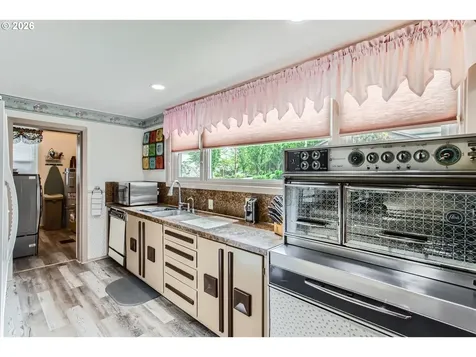 4504 SE 85th Avenue Portland OR 97266