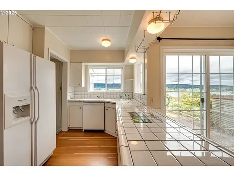 200 Columbia Street Cathlamet WA 98612
