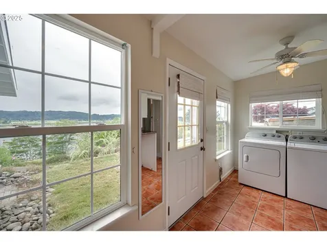200 Columbia Street Cathlamet WA 98612