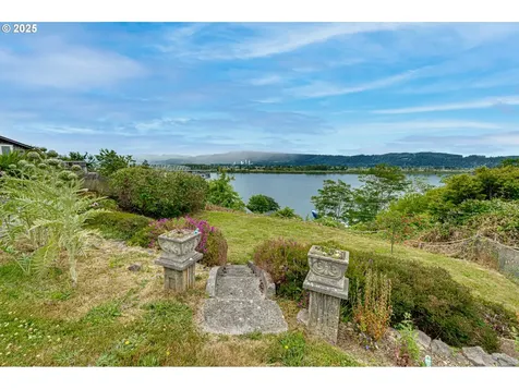 200 Columbia Street Cathlamet WA 98612