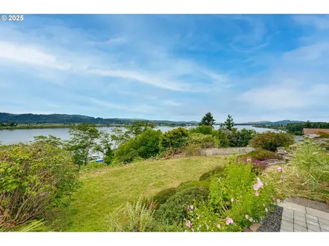 200 Columbia Street Cathlamet WA 98612