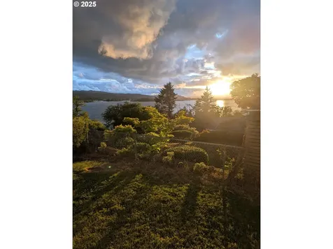 200 Columbia Street Cathlamet WA 98612