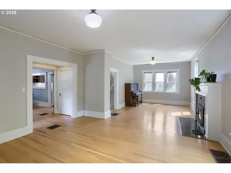904 SE 70th Avenue Portland OR 97215