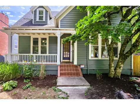 904 SE 70th Avenue Portland OR 97215
