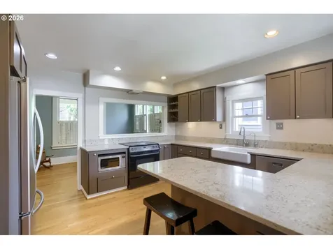904 SE 70th Avenue Portland OR 97215