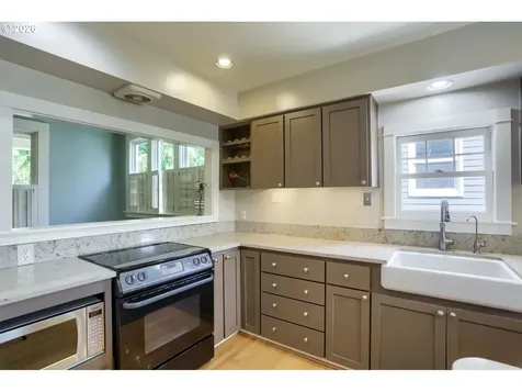 904 SE 70th Avenue Portland OR 97215