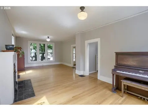 904 SE 70th Avenue Portland OR 97215
