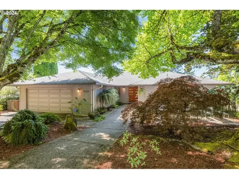 5734 SW Downs View Court Portland OR 97221