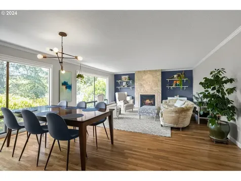 5734 SW Downs View Court Portland OR 97221