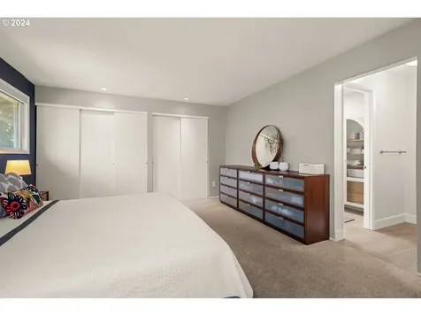 5734 SW Downs View Court Portland OR 97221