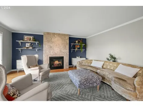 5734 SW Downs View Court Portland OR 97221