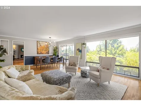 5734 SW Downs View Court Portland OR 97221
