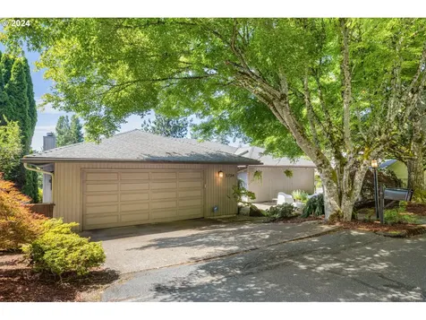 5734 SW Downs View Court Portland OR 97221