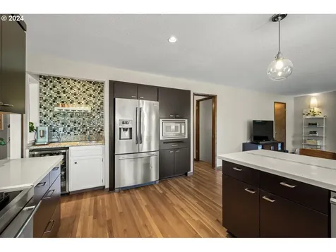 5734 SW Downs View Court Portland OR 97221