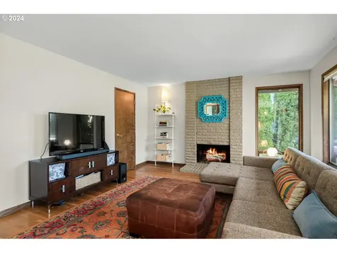 5734 SW Downs View Court Portland OR 97221