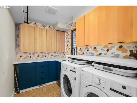 5734 SW Downs View Court Portland OR 97221