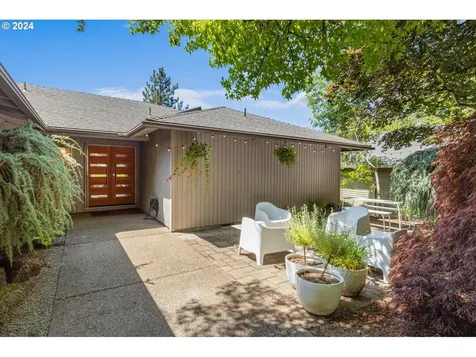 5734 SW Downs View Court Portland OR 97221