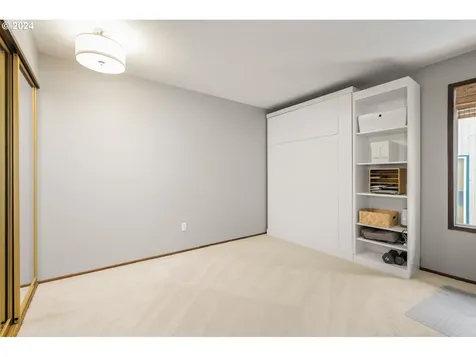 5734 SW Downs View Court Portland OR 97221