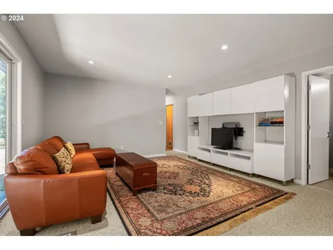 5734 SW Downs View Court Portland OR 97221