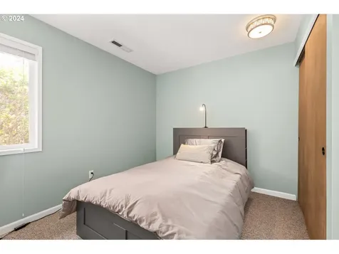 5734 SW Downs View Court Portland OR 97221