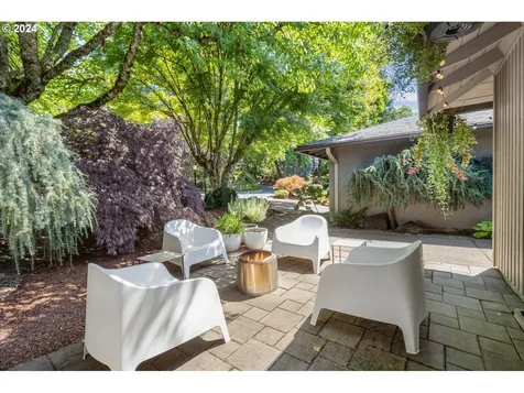 5734 SW Downs View Court Portland OR 97221