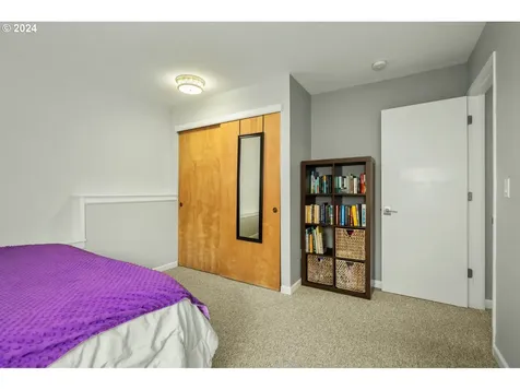 5734 SW Downs View Court Portland OR 97221