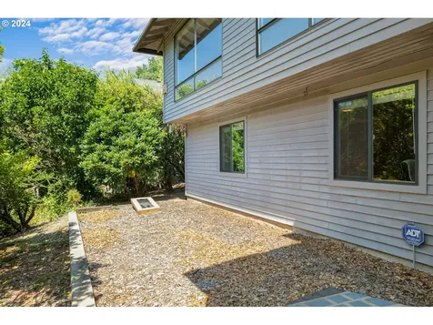 5734 SW Downs View Court Portland OR 97221