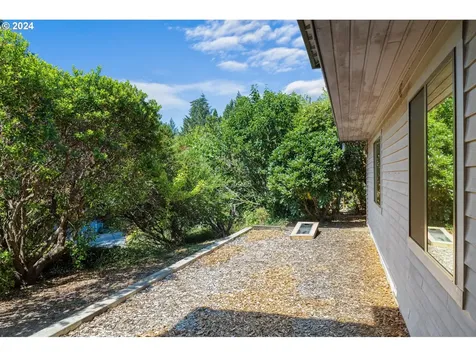 5734 SW Downs View Court Portland OR 97221