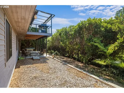 5734 SW Downs View Court Portland OR 97221