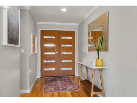 5734 SW Downs View Court Portland OR 97221