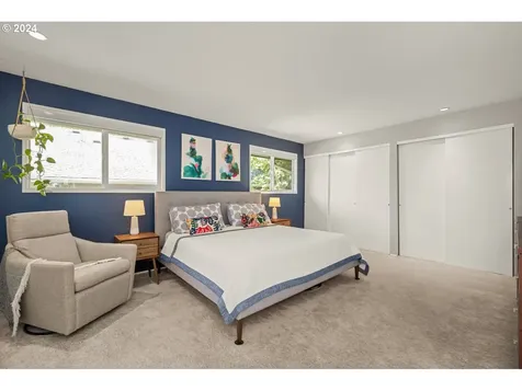 5734 SW Downs View Court Portland OR 97221