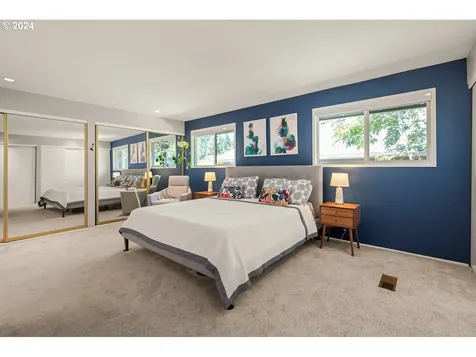 5734 SW Downs View Court Portland OR 97221