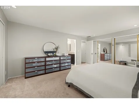 5734 SW Downs View Court Portland OR 97221